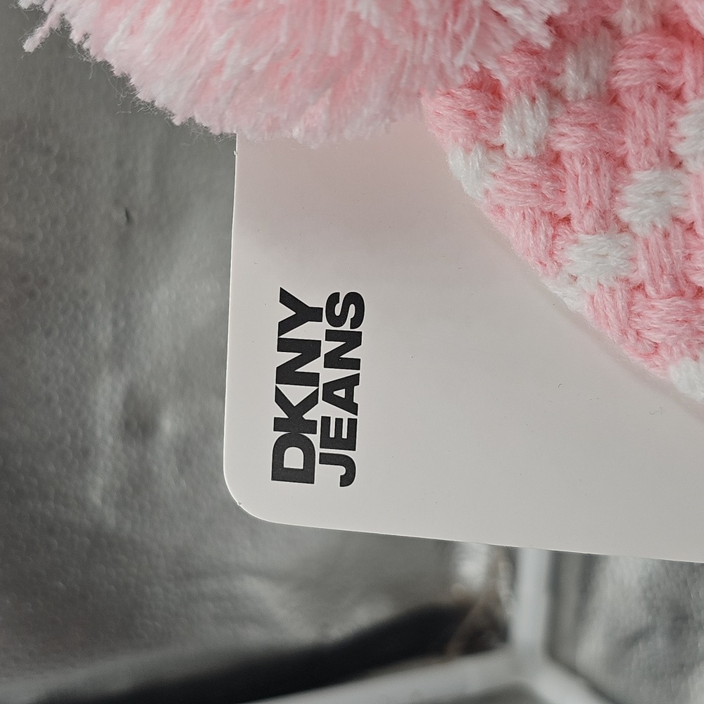 F DKNY Socks & Hat Set One Size Pink Knitted Gift Set NEW With Tags! - Picture 5 of 7
